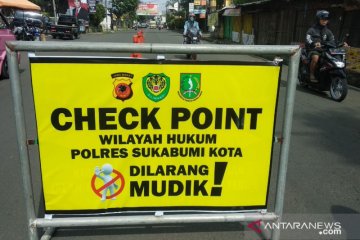 Polisi perintahkan putar balik kendaraan pemudik hendak masuk Sukabumi