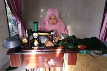 Perempuan desa gambut Kalbar produksi 10 ribu masker kain