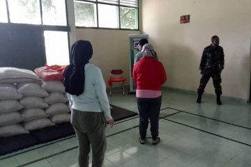 Warga belum dapat bansos, bisa daftar ATM beras di Jaksel