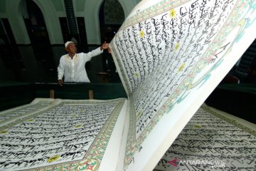 Tadarus Al Quran berukuran raksasa