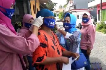 Sejumlah warga Surabaya enggan pakai masker karena susah bernafas
