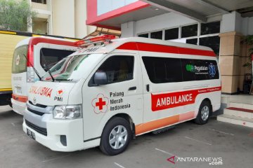 PMI memodifikasi ambulans untuk membantu evakuasi pasien COVID-19
