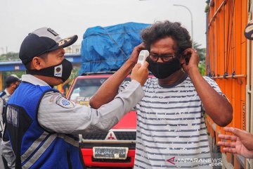 Presiden Jokowi: Pastikan distribusi bahan pokok tidak terganggu PSBB