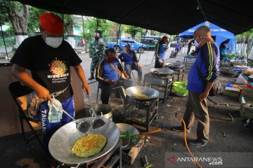 Dapur umum sediakan makanan gratis selama PSBB di Surabaya, Gresik dan Sidoarjo