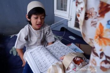 Belajar mengaji di rumah saja