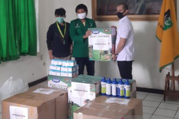 Polri salurkan 1000 paket bantuan untuk mahasiswa rantau