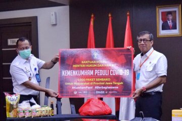 Menkumham salurkan 1.000 paket bansos buat warga Jawa Tengah