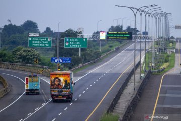 Hoaks, bus masuk sungai di KM 76 tol Cikopo