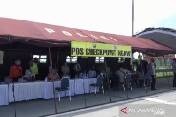 Ribuan kendaraan pemudik dipaksa putar balik di Ngawi