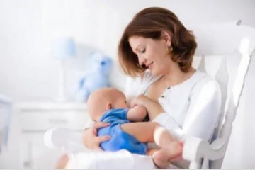 Vaksinasi COVID-19 ibu menyusui bahayakan anak? Ini faktanya