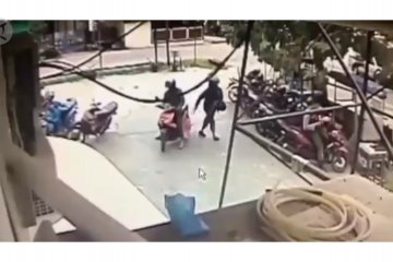 Dua OTK serang polisi di Bank Syariah Mandiri Poso, satu luka-luka