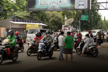 Sepeda motor dominasi perlintasan check point Kalimalang