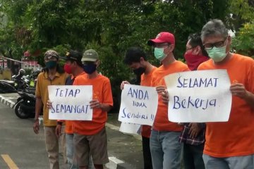 Masyarakat Yogyakarta sambut dan semangati tim medis