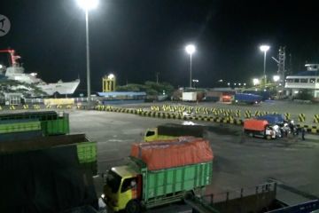 Pelabuhan Merak hentikan penjualan tiket penyeberangan penumpang