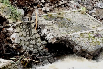 Banjir terjang bantaran Sungai Galeh, 10 rumah ambruk