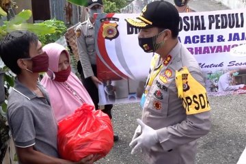 Polda Aceh bagikan sembako jelang ramadhan
