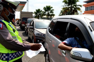 Aparat intensifkan pemeriksaan di pintu keluar Tol Kertajati