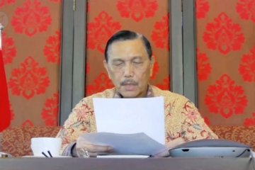 Kata Menko Luhut soal ambisi Indonesia kurangi sampah plastik