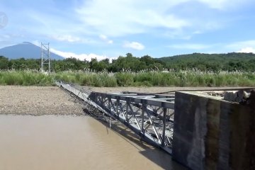 Jembatan gantung di Kabupaten Kuningan putus akibat hujan deras