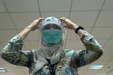 Masker pelindung wajah untuk tenaga medis di perkebunan