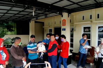 Bantuan beras dari anggota dewan di Padang