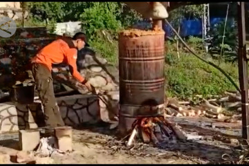 Menciptakan cairan disinfektan dari cuka bambu