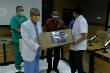 Sumbangan APD dari komunitas untuk tim medis RSSA Malang