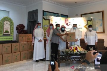 Di tengah wabah, Kedubes Saudi bagikan 4.000 paket sembako Ramadhan