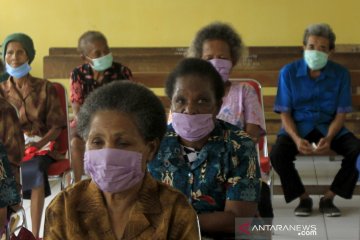 Pembagian bantuan sembako di Papua