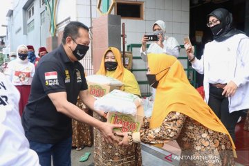 Bamsoet beri bantuan pada ustadzah dan anak yatim