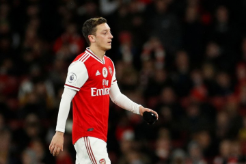 Dibekukan dari skuat Arsenal, nasib Mesut Ozil makin tidak jelas
