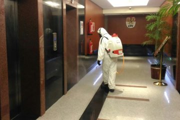Gedung KPK kembali disemprot disinfektan maksimalkan cegah COVID-19