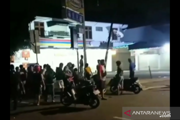 Dua pemuda ditangkap karena kepergok curi ponsel di Kebon Jeruk