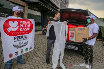 Donasi APD bagi pewarta foto saat wabah COVID-19