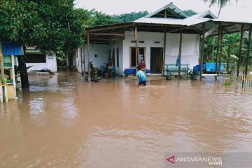 Sungai Tambalako meluap, puluhan rumah warga terendam