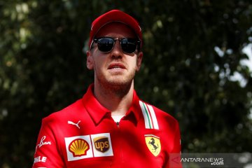 Vettel jalani debut balap virtual di Legends Trophy