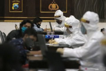 Enam warga yang diamankan saat razia PSBB Surabaya segera dites "swab"