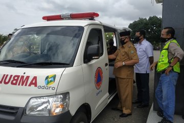 PT Adaro serahkan ambulans khusus pasien COVID-19