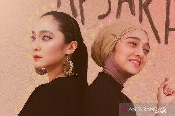 Bella dan Chiki Fawzi berduet dalam lagu "Apsara"