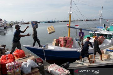 Kapal antar pulau sepi penumpang
