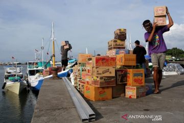 Kapal antar pulau sepi penumpang