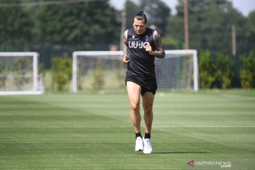 Pesepak bola klub Liga Italia Serie A mulai lakukan latihan individual