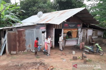 KKP bagikan makanan di perbatasan Indonesia-Papua Nugini