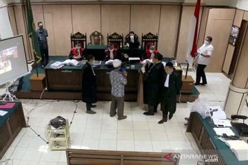 Saksi rasakan panas saat pindahkan baju Novel yang tersiram air keras