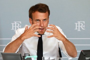 Lawan virus corona, Presiden Prancis Macron umumkan jam malam