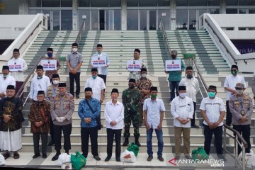 Polda Jateng dan Kodam Diponegoro beri bansos pengurus masjid