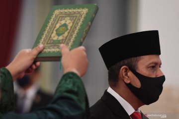 Kemarin, Jokowi Lantik Boy Rafli hingga Bawaslu soal penundaan pilkada