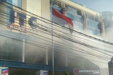 Kanopi ITC Roxy Mas terbakar