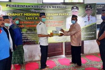 Safari Ramadhan Wabup Merauke-Papua bantu APD masker untuk warga