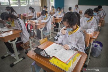 Siswa kembali bersekolah di Wuhan